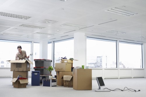 Professional moving team handling access challenges in Wimbledon